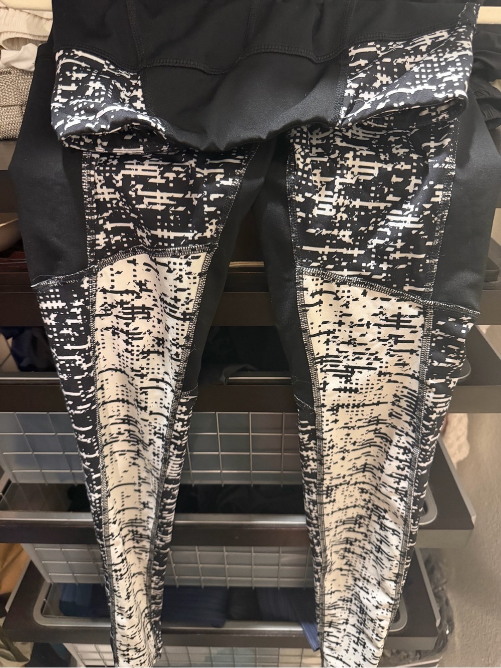 Black & White Patterned Active Leggings